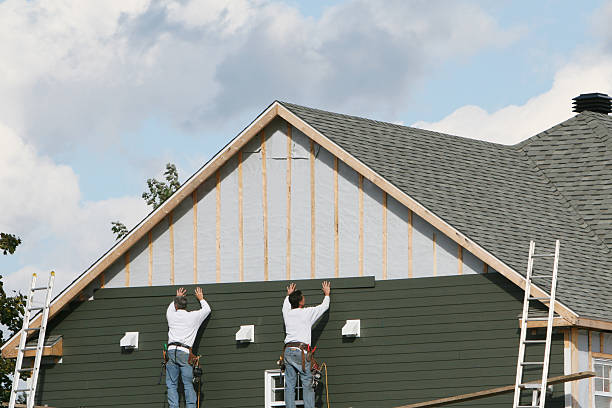 Professional Siding Installation technician working in Bunnlevel, NC